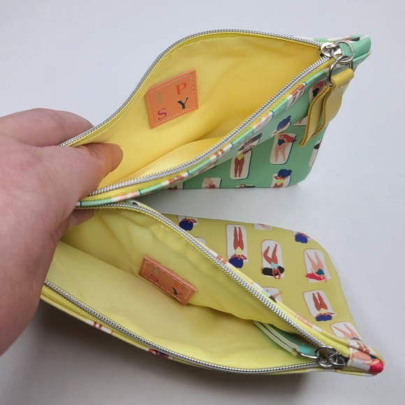 2 Ipsy  Makeup Bag people sunbathing - Picture 7 of 7